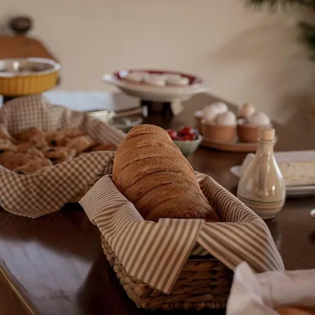 Si Sofia לינה וארוחת בוקר 3*